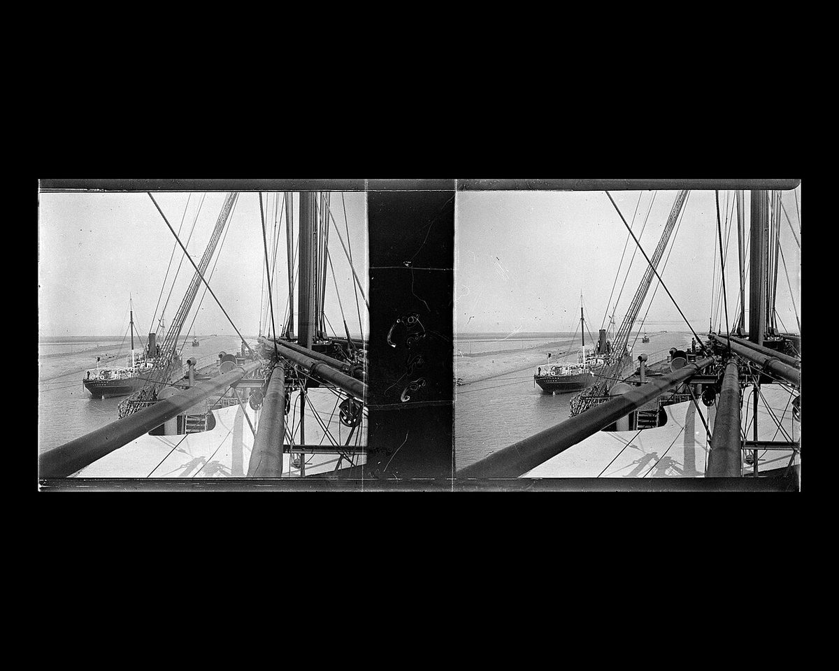 Le monde des bateaux noirs