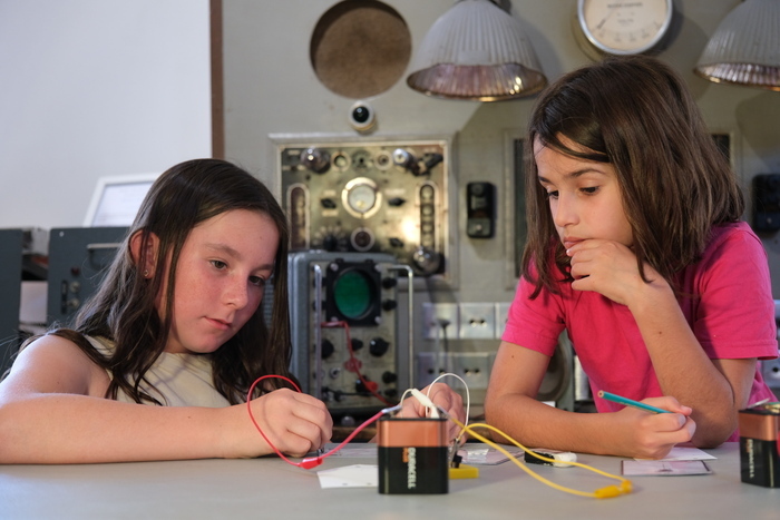 Atelier Electrique à l&rsquo;Electrothèque du lac de Guerlédan