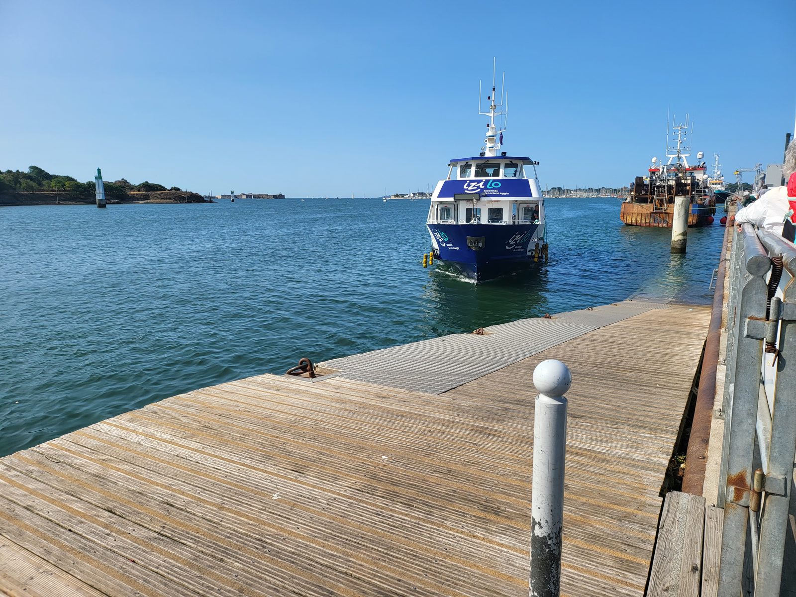 Traverser la rade de Lorient en bateau-bus (izilo)