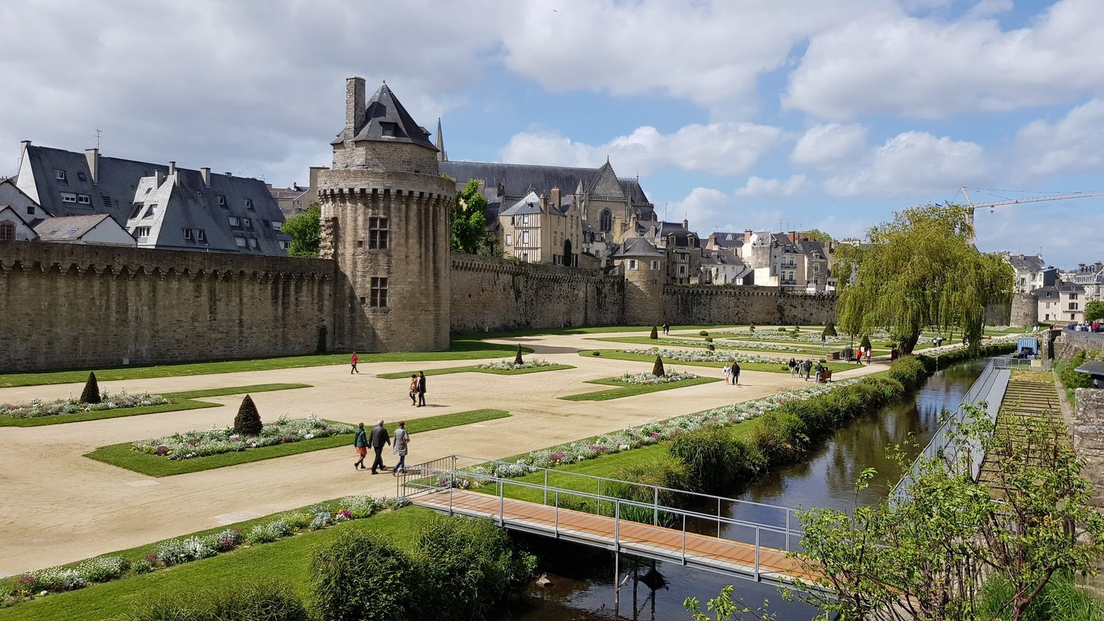 Que faire à Vannes en famille : les remparts et les jardins de la vieille ville